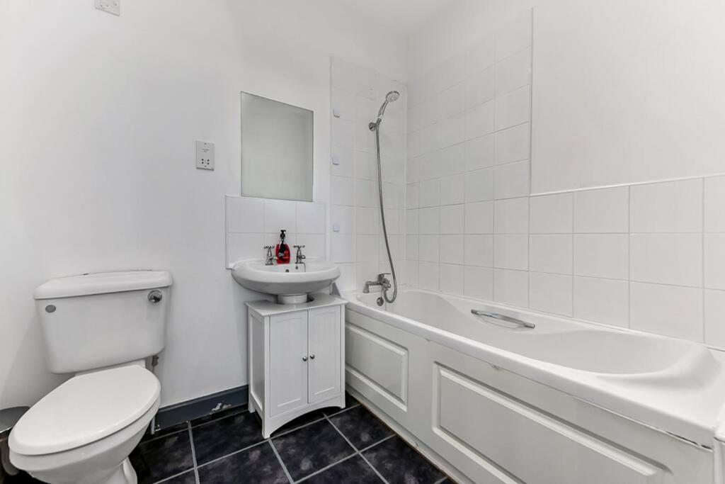 Large Group & Contractor Booking! Duplex W/Parking Milton Keynes Zewnętrze zdjęcie
