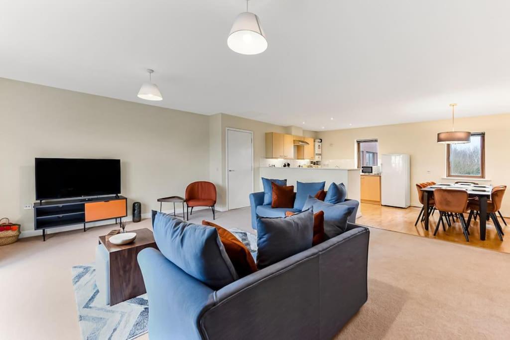 Large Group & Contractor Booking! Duplex W/Parking Milton Keynes Zewnętrze zdjęcie